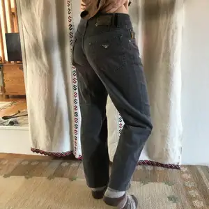 Gråa perfekt fina👌🏻👌🏻 Armani jeans i storlek XS/s 💌