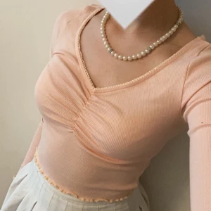 Rosa tröja - En jätte fin rosa tröja men behöver säljas då den aldrig används🎀 Köparen betalar 52 kr i frakt❤️ Storleken är XXS men jag skulle tro att den även passar XS🌸