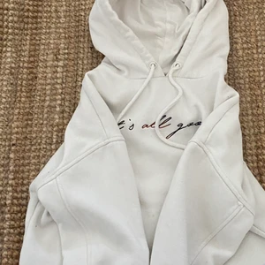 Vit Hoodie  - Jätte fin hoodie nästan oanvänd! 