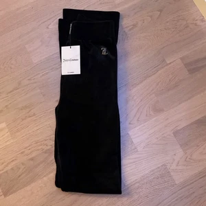 Juciy couture  - Säljer juciy couture endast provade hemma. Prislapp kvar, nypris 1100kr. Lägger upp igen pga oseriösa köpare💗