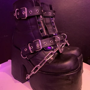  Demonirnas  - Demonias i hyfsat skick!       