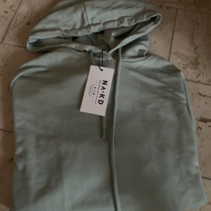 Nakd grön hoodie, strl xs  - Aldrig använd hoodie från nakd med prislapp kvar