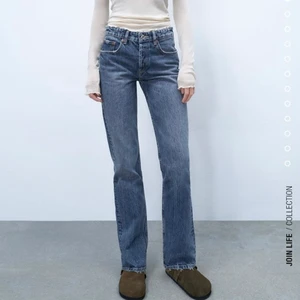 Zara jeans  - Mid Rise straight jeans från Zara. Använda fåtal gånger så mycket fint skick. Bara att skriva för fler bilder.💞💞