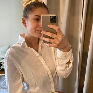 Skjorta strl S - I jättefint skick. Köparen står för frakten ☺️