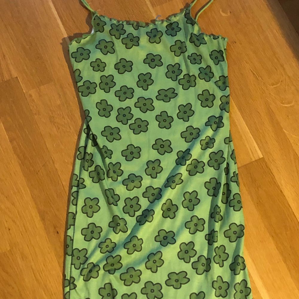 Grön klänning från shein | Plick Second Hand