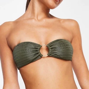 Bikini khaki  - Oanvänd och slutsåld på asos.💞 Skitsnygg men tyvärr för liten för mig.. Nypris: 235 kr