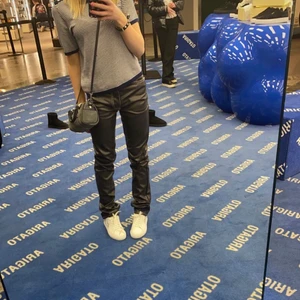 Eytys byxor - Säljer dessa jättefina eytys byxor för att de inte kommer till användning! De är använda MAX 8 gånger och har inga som helst tecken på användning! Prislapp kommer med! Köpte de för 2000 och eftersom de knappt är använda så säljer jag de för 1300! Köp direkt för 1500kr! Finns möjlighet till budgivning om många är intresserade! 😻😻