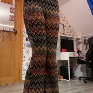 mönstrade tights - jag ÄLSKAR verkligen domhär byxorna men sorgligt nog så har dom blivit för små och jag kan inte ha dom längre