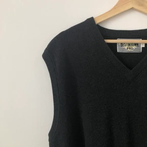 Mörkgrå väst  - Oversized mörkgrå stickadväst 🌟 