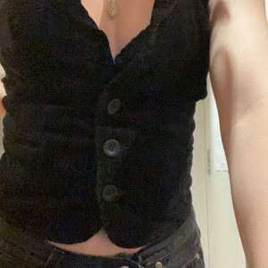 Snyggaste västen - Har lagt upp tidigare men flera bad om egna builder, köpt på plock men aldrig använd då ja upplever den förstor vid bysten för mig:/ startar budgivning vid flera intresserade