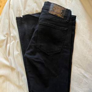 Svarta lågmidjade boutcut jeans från crocker. Långa i benen! 