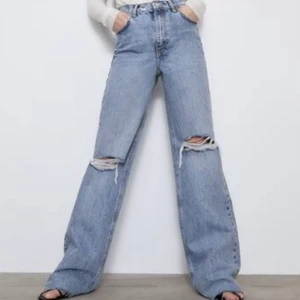 Jeans från Zara stl 32 - Superfina jeans som är sparsamt använda!🥰 Säljer pågrund av att de blivit för små för mig. 