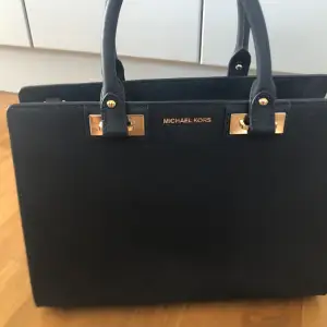 Mikael Kors leather handbag. 