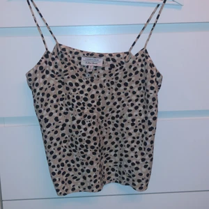 Topp - En topp från &Outher stories, knappt använd!