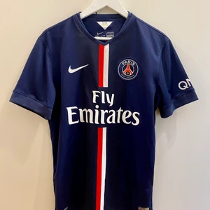 Fotbollströja Nike (PSG), Strl. M - Fotbollströja från Nike, DRI-FIT. Storlek M. Paris Saint Germain (PSG) - Zlatan Ibrahimovic #10. Fint skick