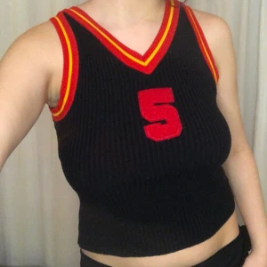 y2k topp från kookai  - märke: kookai. storlek S-M. stretchigt material så passar nog flera storlekar. köptes tidigt 2000-tal. möts upp i stockholm eller fraktar 💋💗