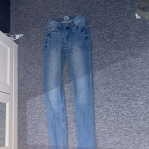 Jeans  - Ett par blåa högmidjade skinny jeans från lager 157. Storlek S. Fick dom nyss så inte använda mycket 