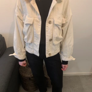 Zara - vårjacka - S jacka, fel storlek för mig. Kanske fin på dig! 