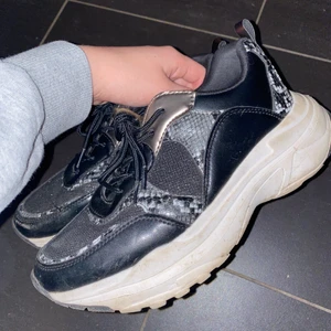 Skor - Säljer dessa skor, skriv för fler bilder.