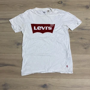 Levis t-shirt  - En vit Levis T-shirt 