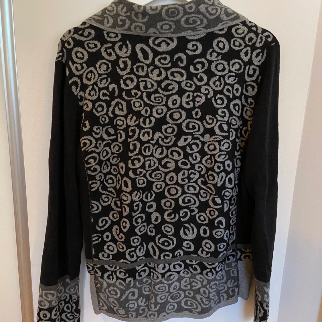 Mönstrad kofta - 91