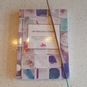 Kristall kitt - Du får en kristallbok, rökelse,kristallpåse och en malakit,labradorit och tiger öga 