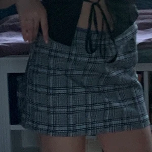 kjol <3 -  jätte fin och gullig kjol från h&m med stretch band, pris bestämmer vi tillsammans <3 (+frakt) 