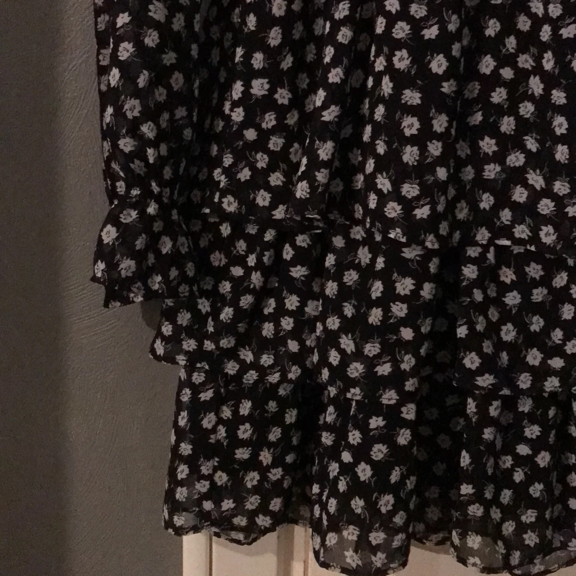 Svart volangklänning - 90