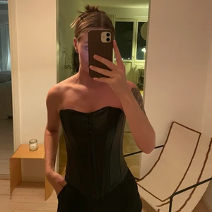 Korsett topp  - Helt ny korsett topp från zara! Prislappen kvar endast testad 🥰🥰