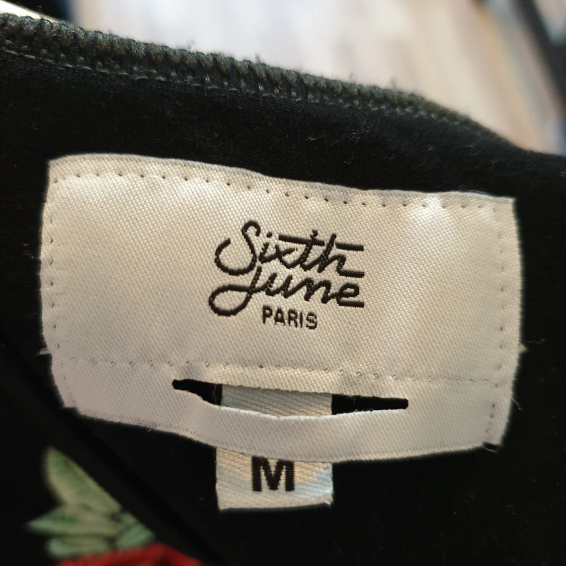 Svart body med tryck storlek M - 91