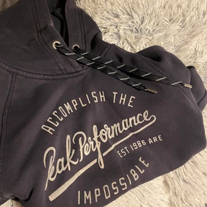 Peak performance hoodie strl XS - Använd men fin