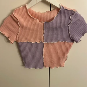 Sött topp💞 - Säljer en söt topp från shein då den inte kommer till användning längre💞 säljer för en billig peng men pris kan diskuteras💞