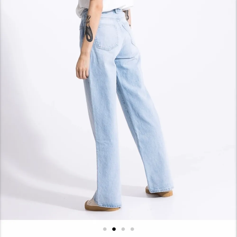 Min vida ljusblå jeans från lager 157, köpta för 300kr i augusti 2021 och är väldigt lite använda därav säljs dom.. Jeans & Byxor.