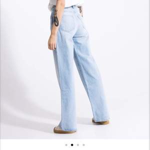 Min vida ljusblå jeans från lager 157, köpta för 300kr i augusti 2021 och är väldigt lite använda därav säljs dom.