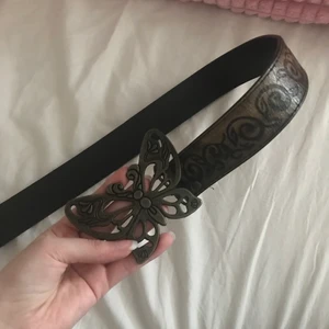 Fjärils bälte - Ganska långt men man kan göra egna hål om man vill det 😊