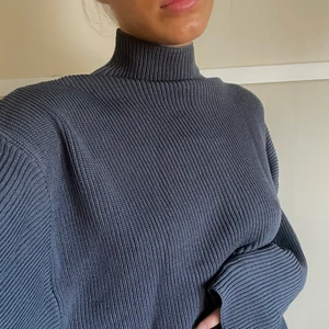 Zara tröja - Stickad tröja från zara, köpt för två år sen använt sparsamt 