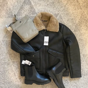 Zara jacket L och skor 43 och väska - Ny jacket och ny skor och ny väska all delar kan köpas till detta pris eller så kan du köpa varje del ensam