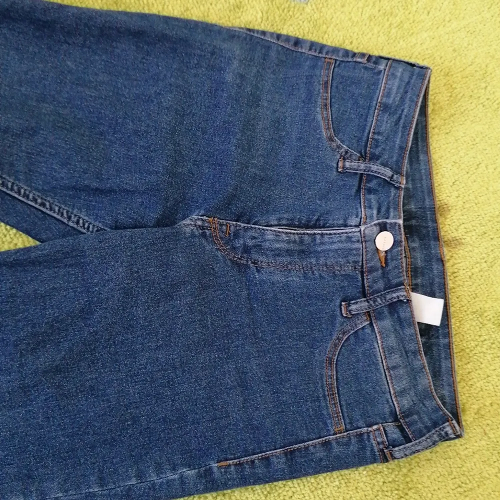 Used pretty well. Waist 34cm. Hips 44 cm. 93 cm long . Jeans & Byxor.