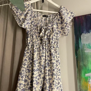 Blommig klänning😚 - Stretchig