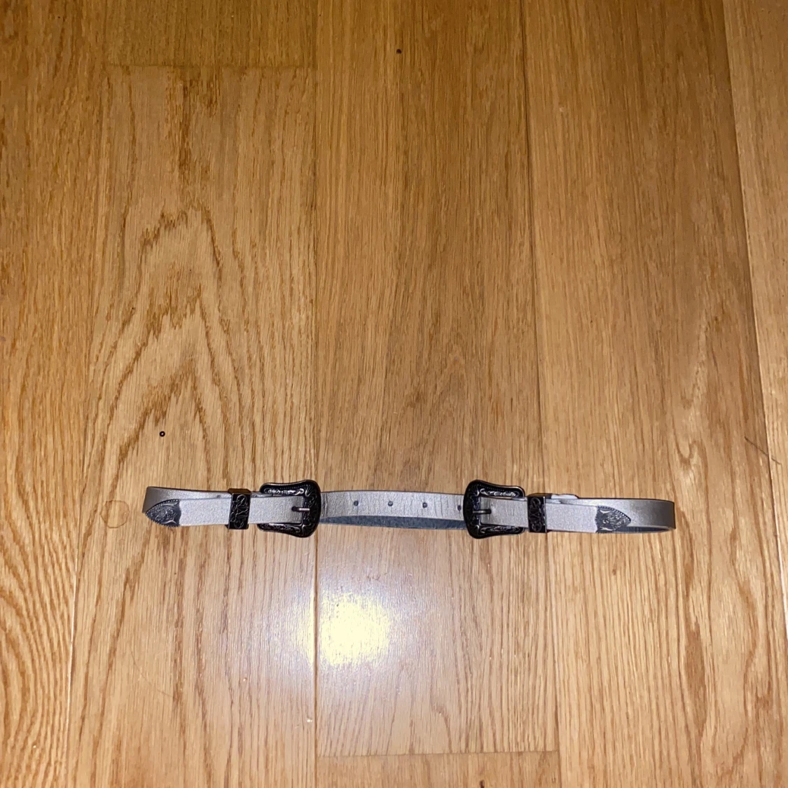 Silvrigt skärp - 91