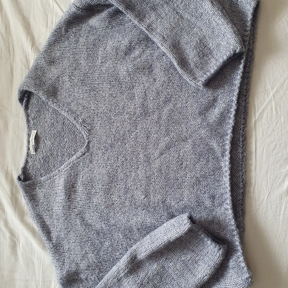 Cropped sweater from Pull&Bear. Never worn (no price tag).. Stickat.