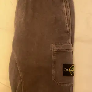 Shorts size S.  Ett litet hål på baksidan av benet skriv för bild.