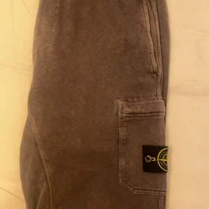Stone island - Shorts size S.  Ett litet hål på baksidan av benet skriv för bild.