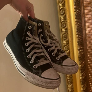 Converse - Converse som har andvändt sparsamt, lite skitiga men har bara inte orkar tvättat dom 💓💓