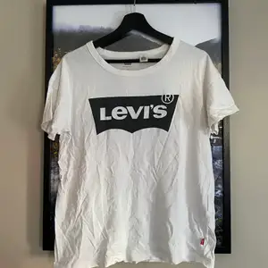 Tshirt från Levis. Postas eller mötas i Göteborg.