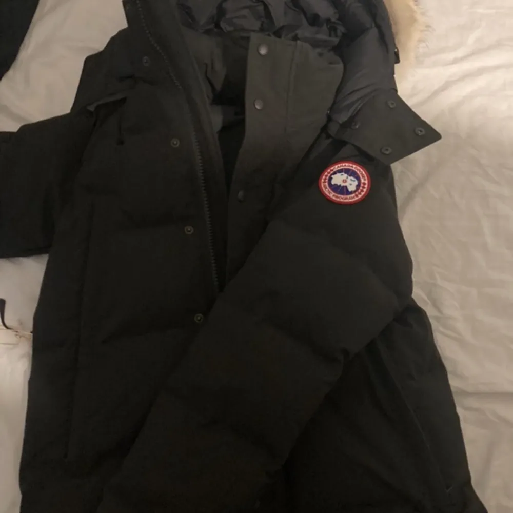 Canada goose jacka modell: Langford parka herr helt ny fräsch Nypris: 9900 mitt pris 4200. Jackor.