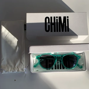 Chimi solglasögon  - Säljer nu mina chimi glasögon eftersom de inte kommer till användning. Har använt dessa fåtal gånger max 3, så dom är i princip nästan som nya!💖