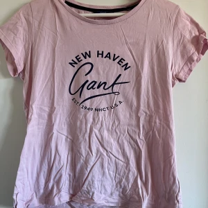 Gant - Säljer då den inte kommit till användning och tar bara plats. Storlek S. Fint skick, använd få tal gånger. Säljer för 50 kr frakt ingår i priset. Vid mer information är det bara att höra av sig:)