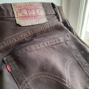 Bruna Levis 501 - Super najs bruna Levis 501. Storlek W34 (42cm) och L32 (105 cm). 