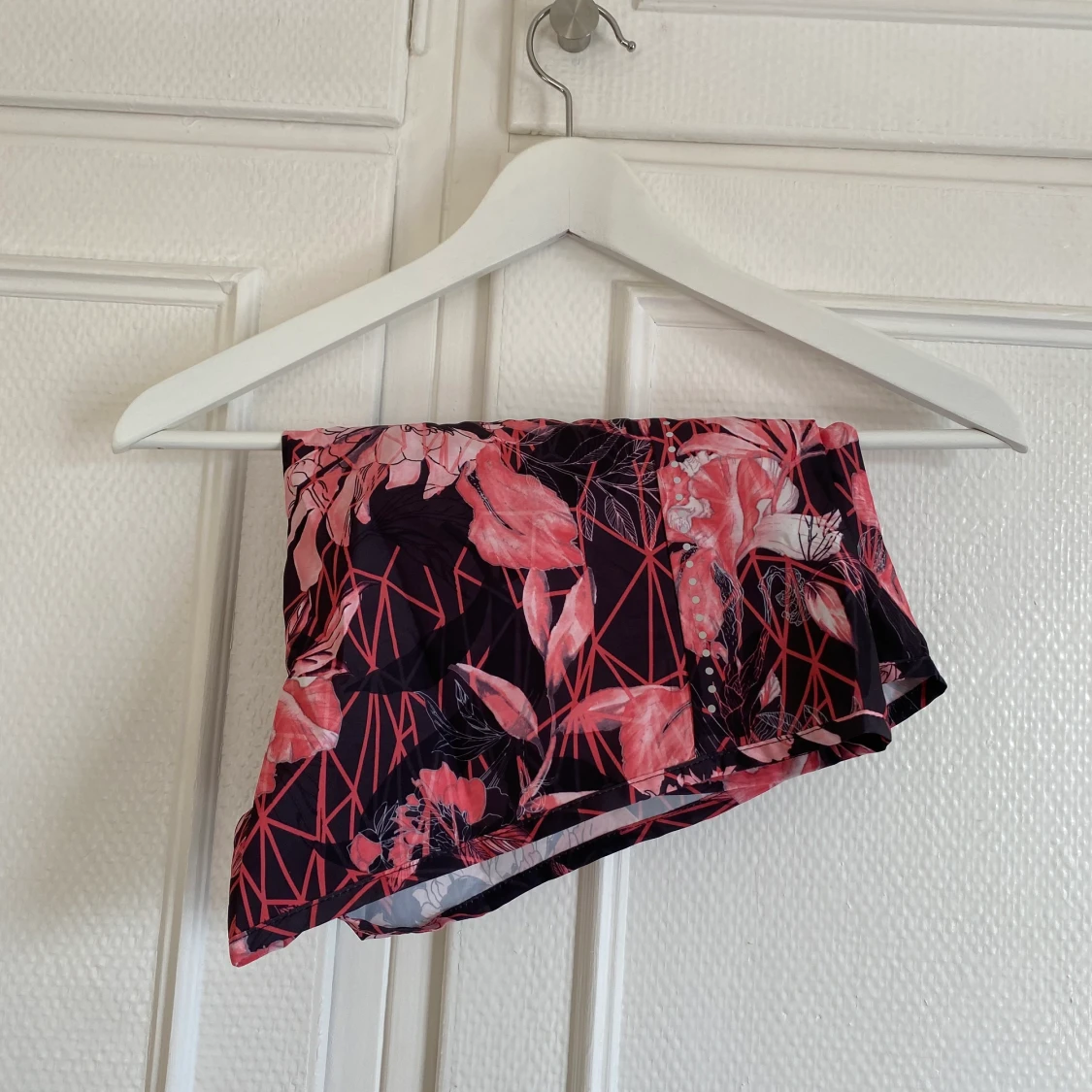 Blommiga tränings shorts  - 90